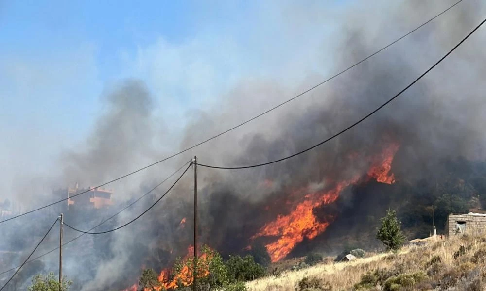 Ξέσπασε φωτιά στο Ρέθυμνο - Επιχείρηση κατάσβεσης με αεροσκάφος